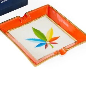 Jonathan adler ashtray used, chipped the corner , see photos